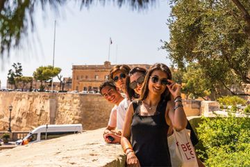 Jugendliche in St. Paul's Bay