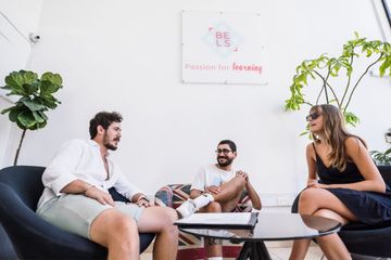 Unterhaltung zwischen Schülern BELS Malta